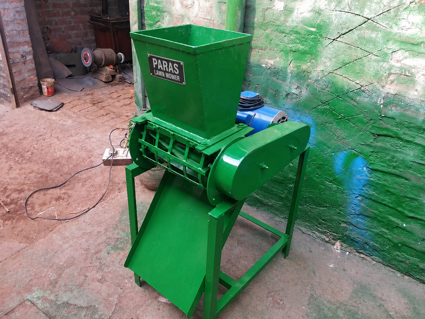 Garden waste shredder manufacturer Delhi — Crompton 1HP, branches up to 10mm, Paras Engg. Works